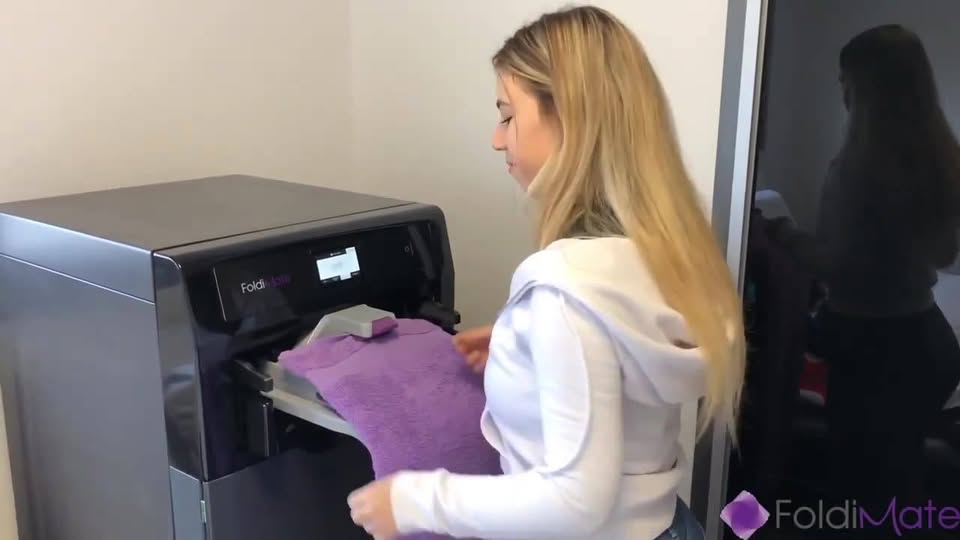 FOLDIMATE : La machine qui repasse et plie vos vêtements