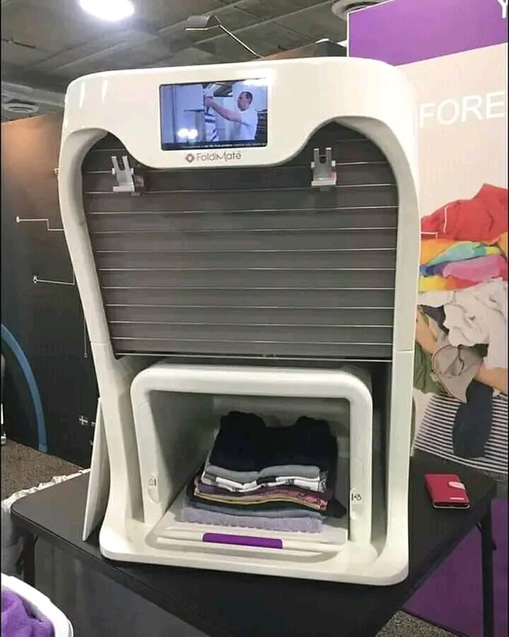 FOLDIMATE : La machine qui repasse et plie vos vêtements