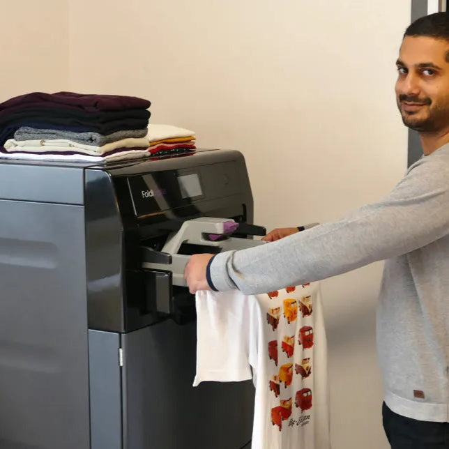 FOLDIMATE : La machine qui repasse et plie vos vêtements