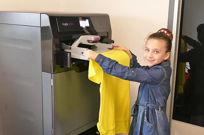 FOLDIMATE : La machine qui repasse et plie vos vêtements